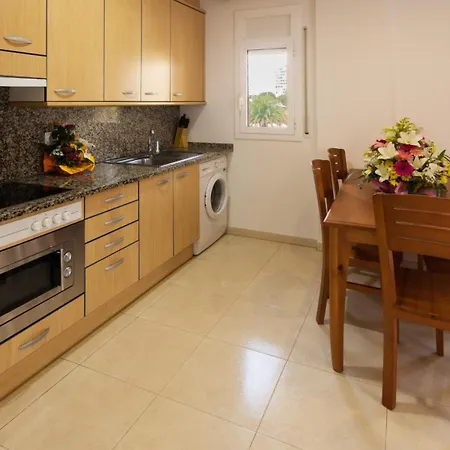 Schoene Mit Terrasse Und Pool Nahe Dem Und Geschaeften Inmosantos Daniel Tipob Apartment Roses